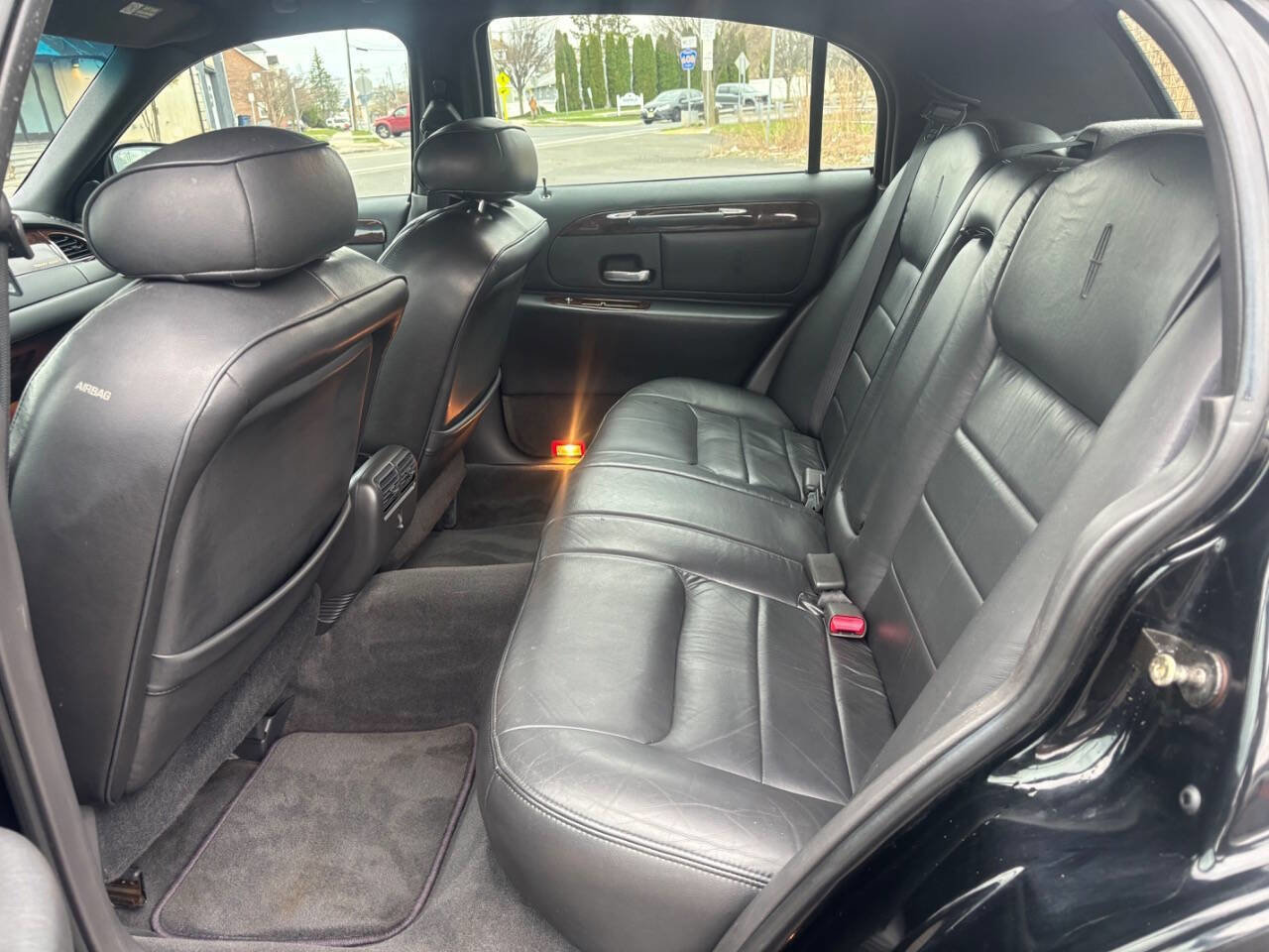 Used 2000 Lincoln Town Car Executive image 18