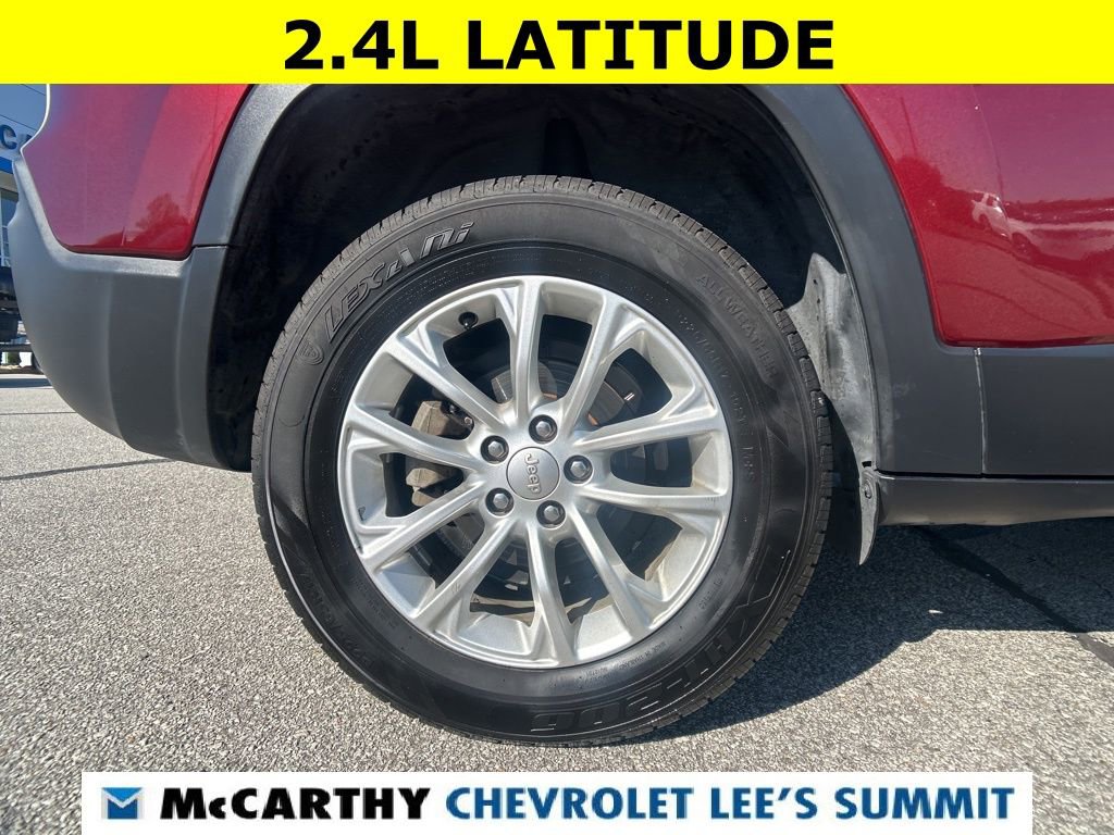 Used 2019 Jeep Cherokee Latitude w/ Popular Appearance Group image 16