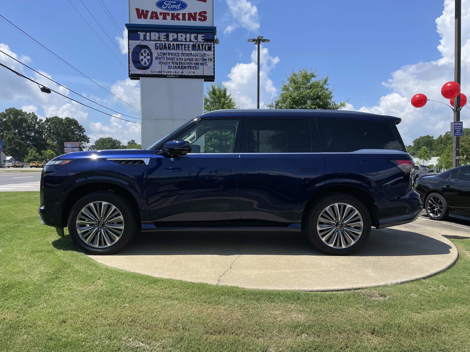 Used 2025 INFINITI QX80 Sensory AWD/4WD image 8