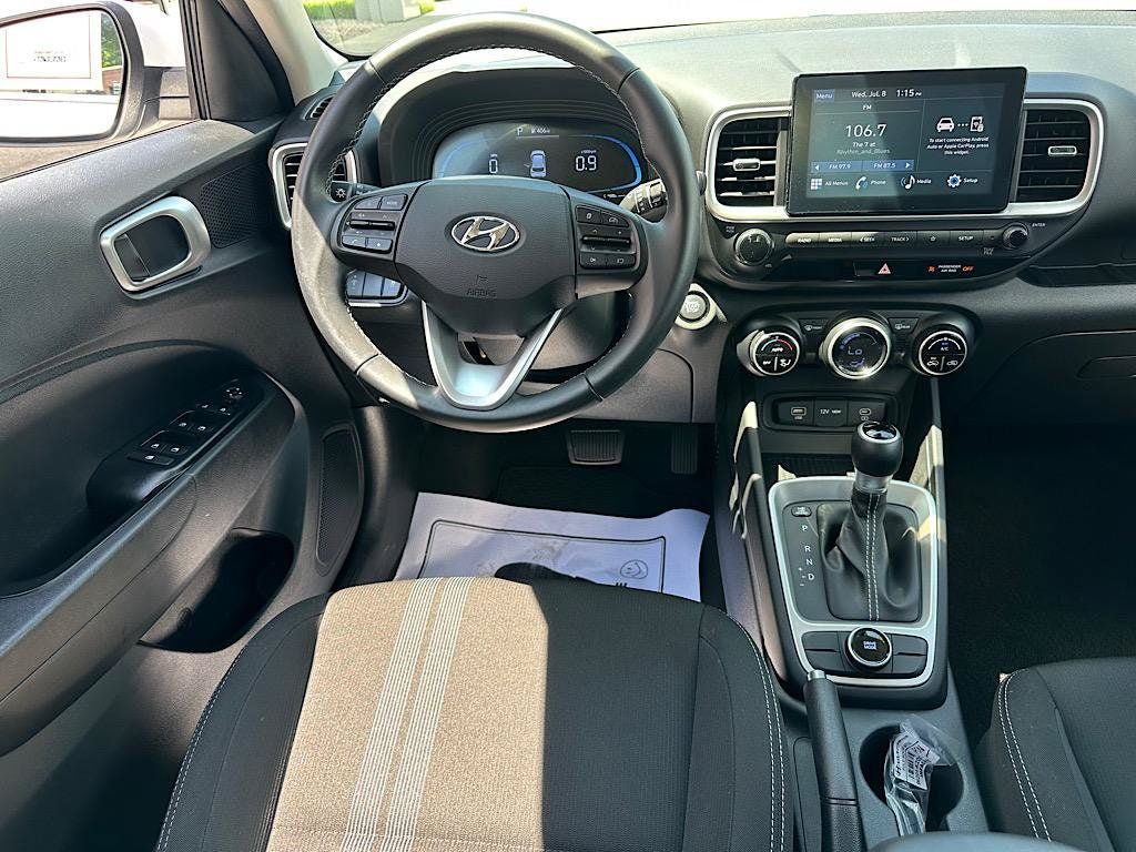 Used 2024 Hyundai Venue SEL FWD image 17