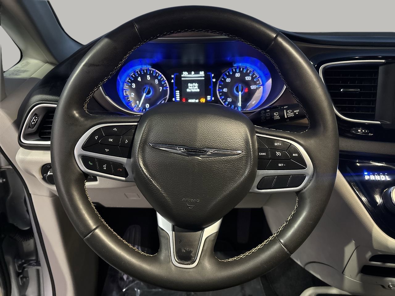 Used 2022 Chrysler Voyager LX image 28