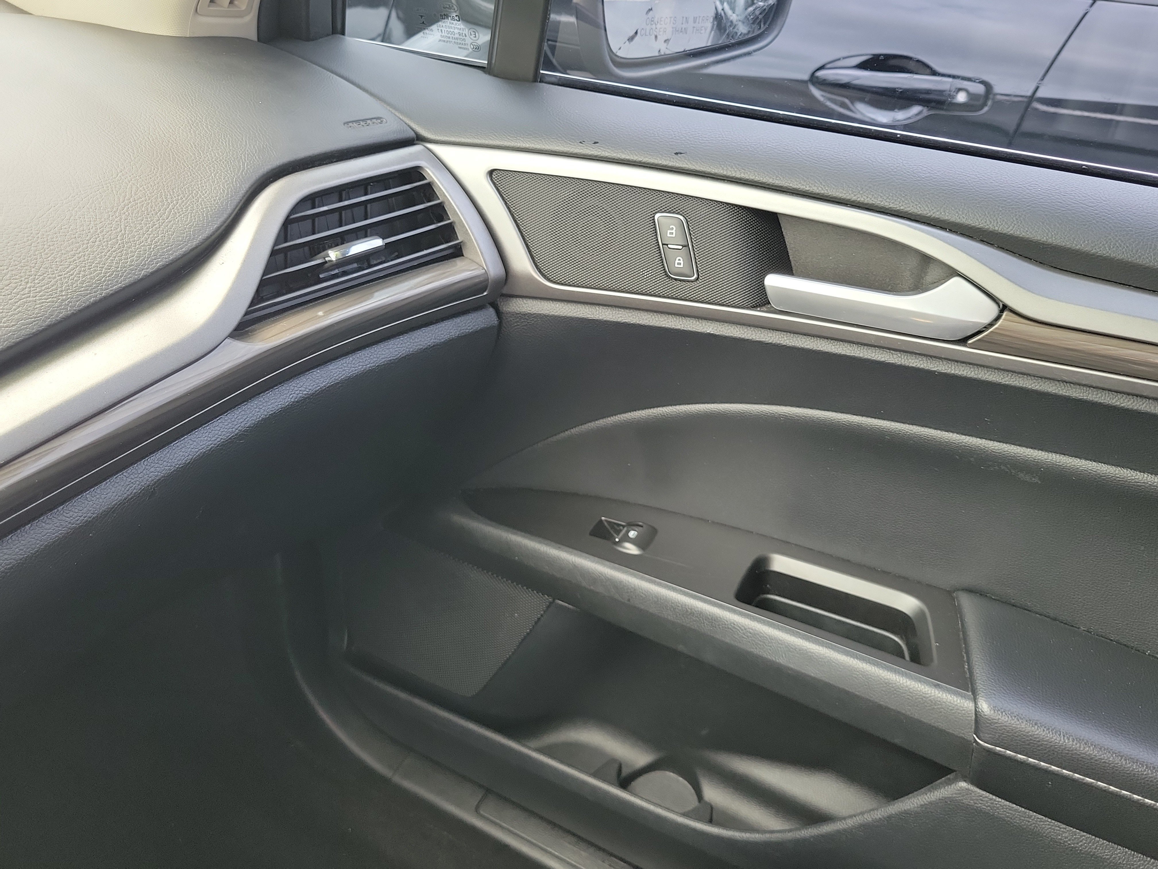 Used 2020 Ford Fusion SEL FWD image 29