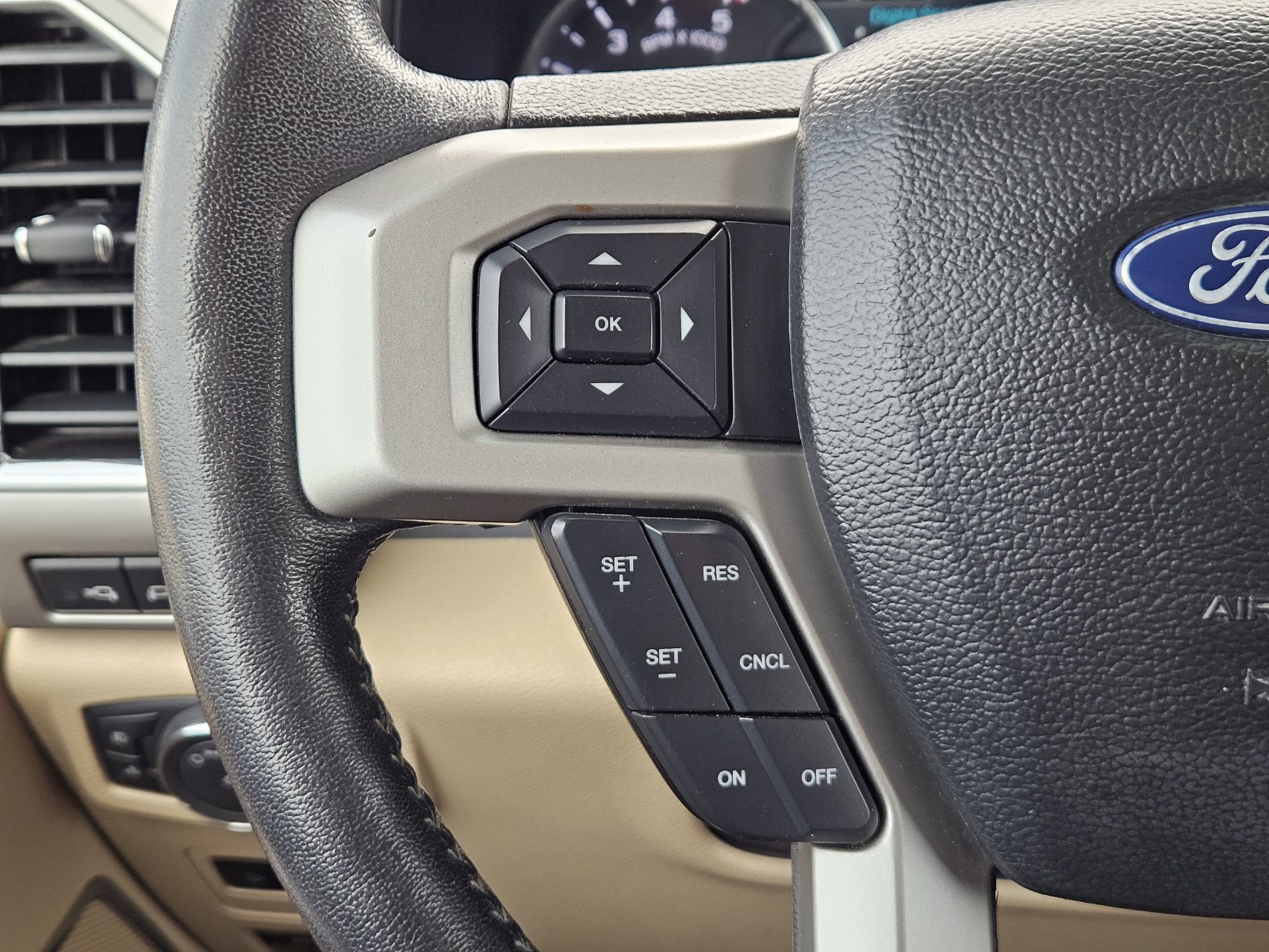 Used 2018 Ford F250 Lariat w/ Lariat Ultimate Package AWD/4WD image 29