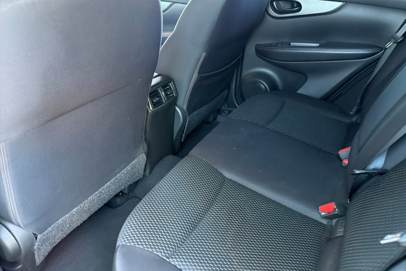 Used 2018 Nissan Rogue Sport S w/ S Appearance Package FWD image 14