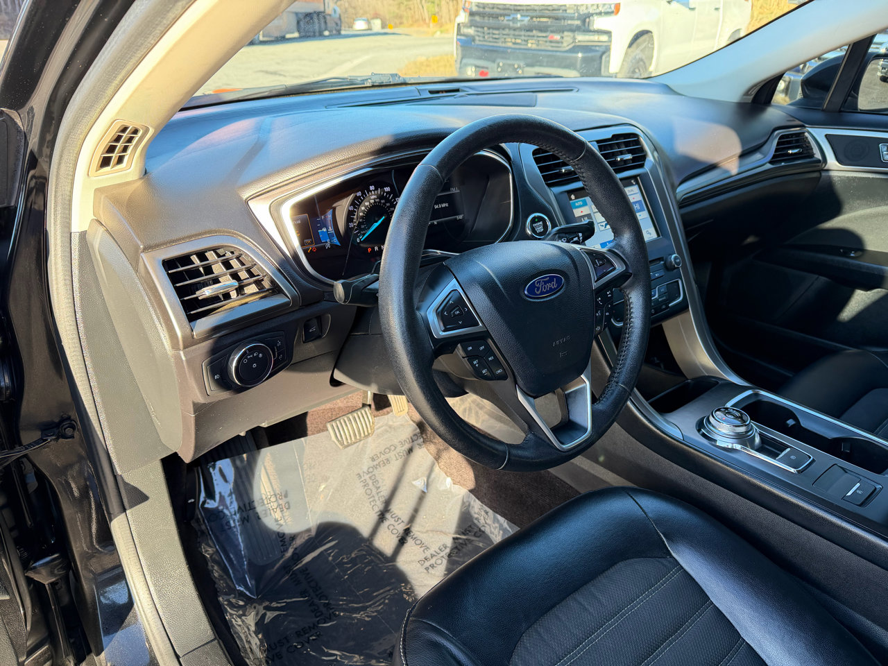 Used 2017 Ford Fusion SE w/ Equipment Group 201A image 11