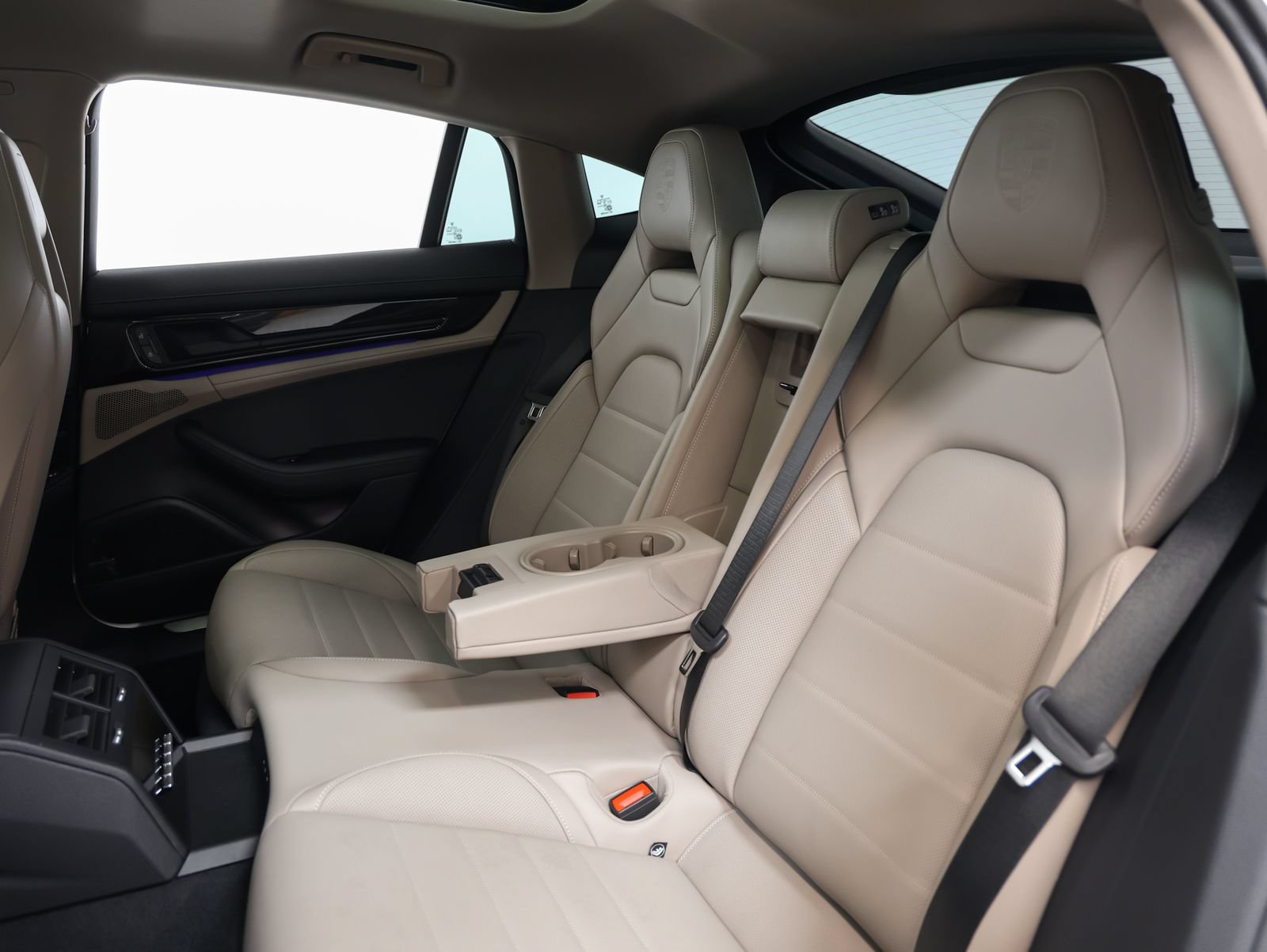 Certified 2025 Porsche Panamera 4 AWD/4WD image 45