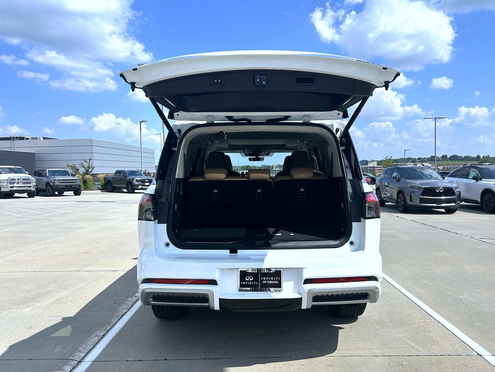 New 2027 INFINITI QX80 Luxe w/ Cargo Package AWD/4WD image 23