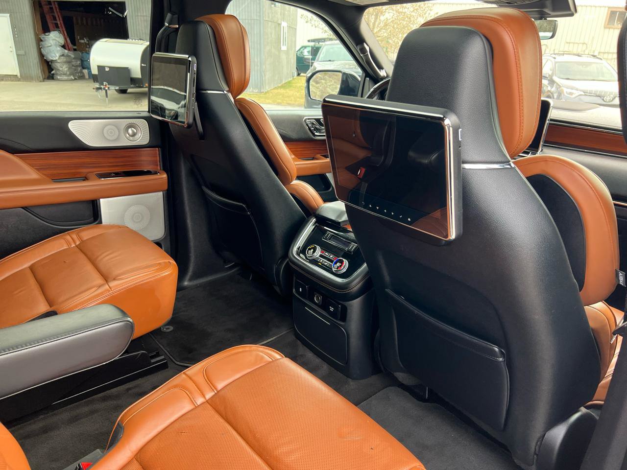 Used 2019 Lincoln Navigator Reserve image 13