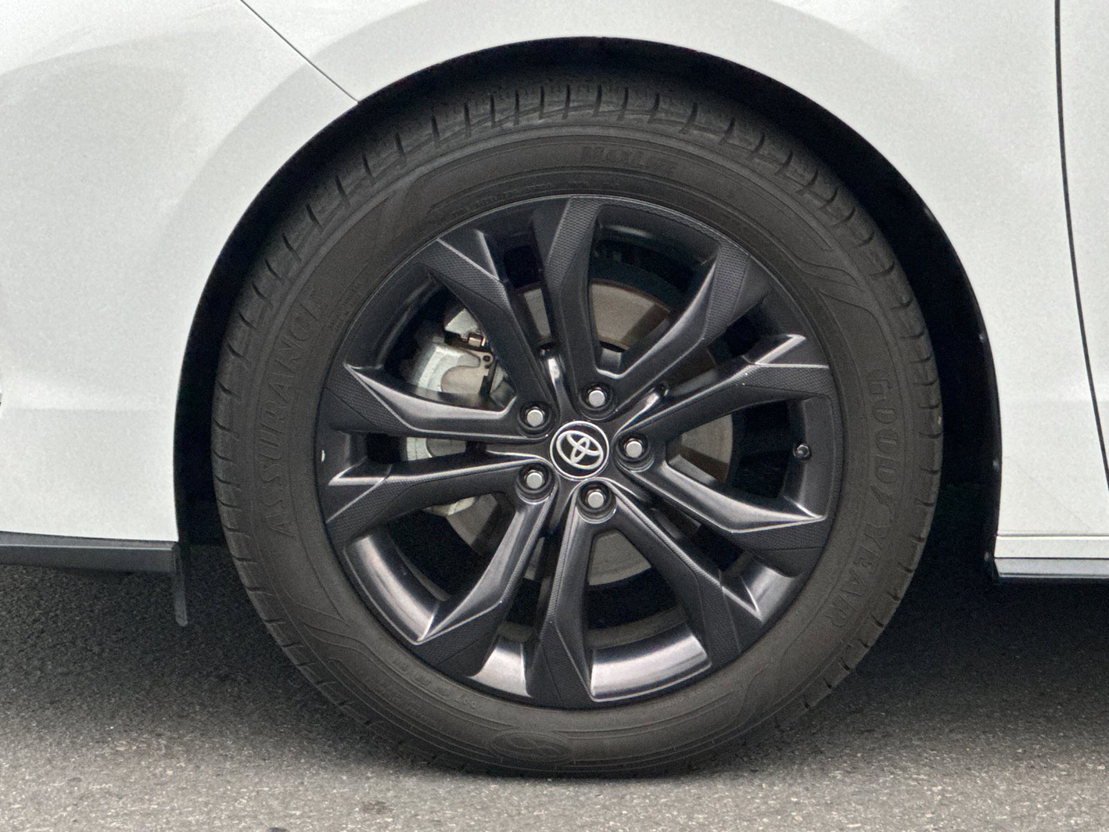 Used 2023 Toyota Sienna XSE image 26