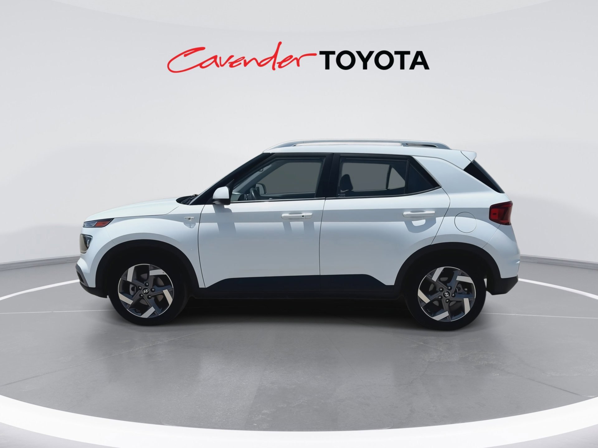 Used 2025 Hyundai Venue SEL FWD image 5