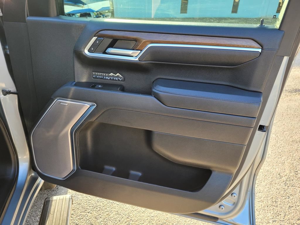 Used 2025 Chevrolet Silverado 1500 High Country AWD/4WD image 9