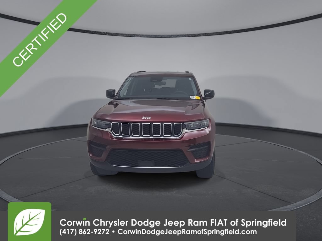 Used 2023 Jeep Grand Cherokee Laredo AWD/4WD image 5