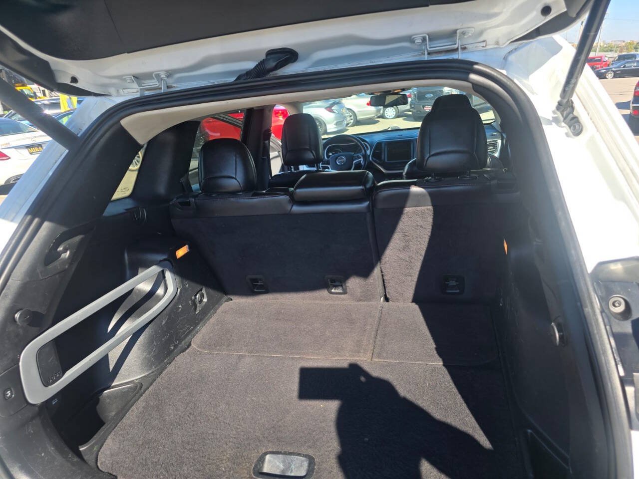 Used 2016 Jeep Cherokee Trailhawk w/ Comfort/Convenience Group AWD/4WD image 30