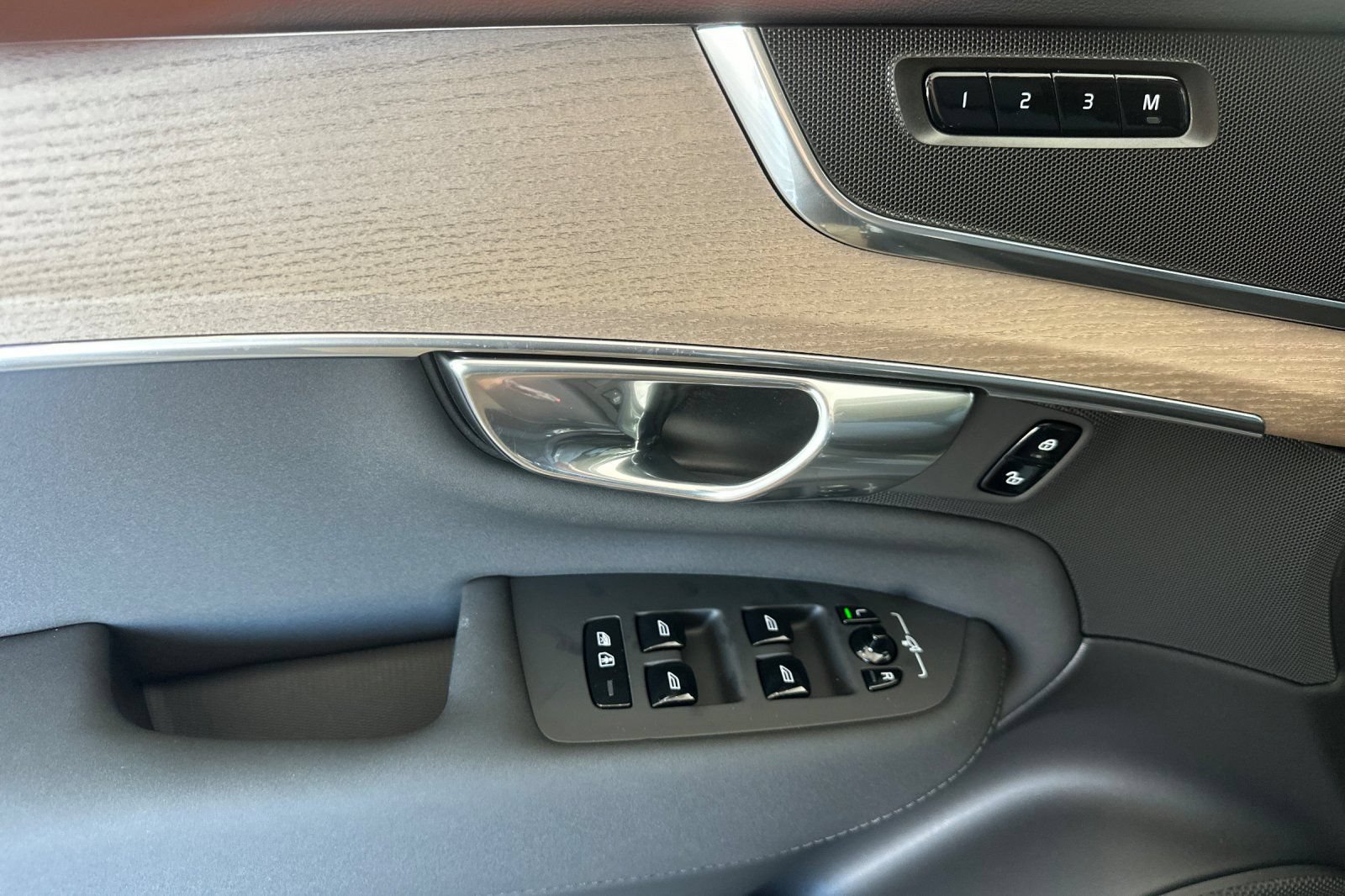 New 2026 Volvo XC90 T8 Plus w/ Protection Package AWD/4WD image 10