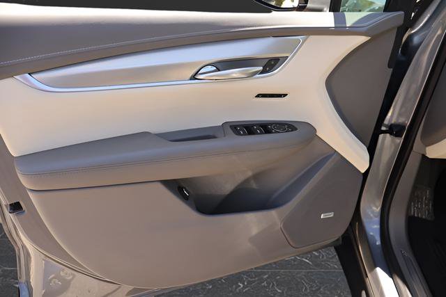 Used 2021 Cadillac XT5 Premium Luxury FWD image 12