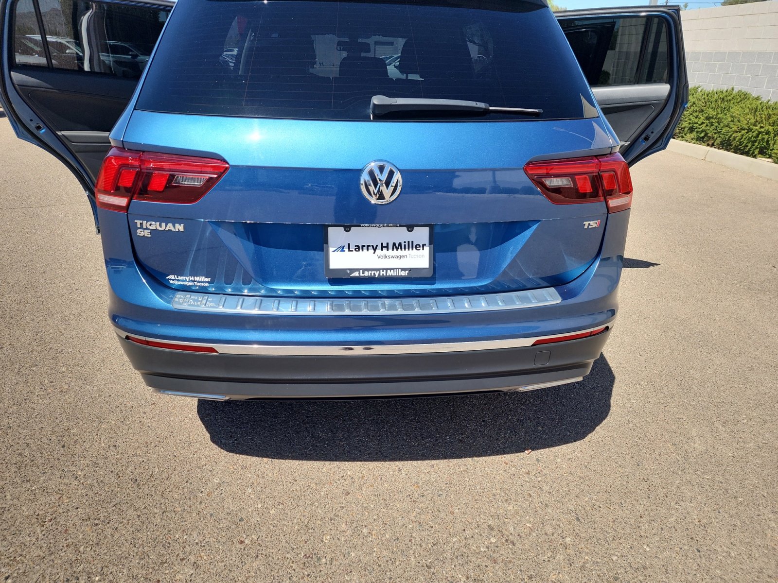 Used 2018 Volkswagen Tiguan S FWD image 24