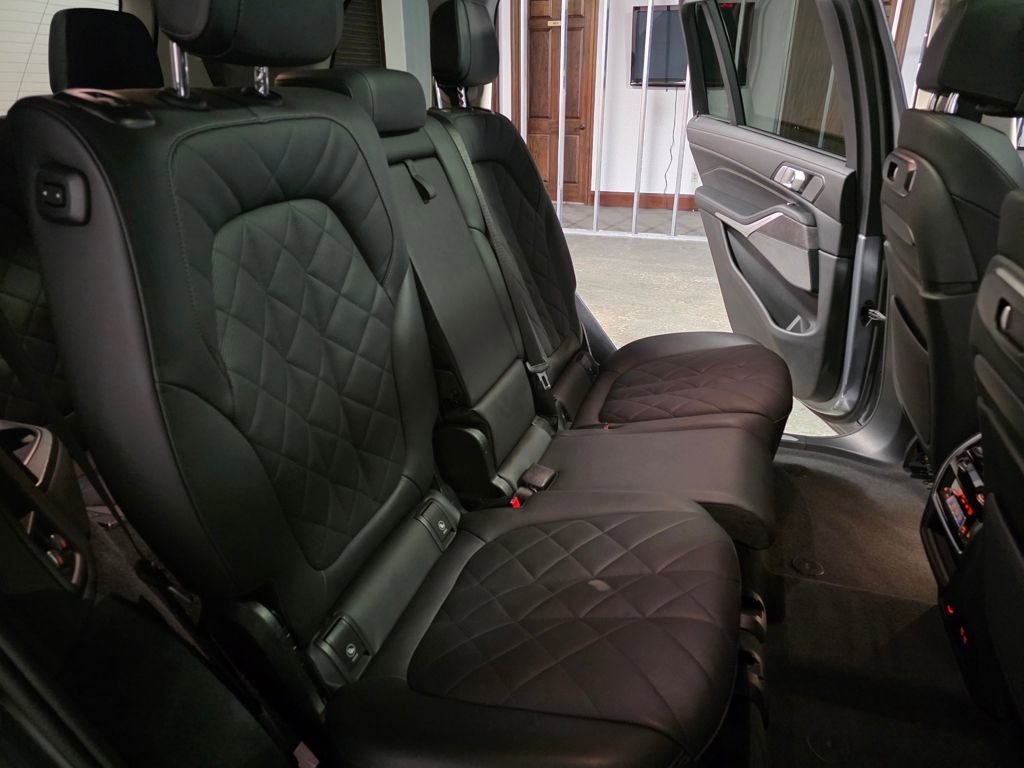 Used 2025 BMW X7 xDrive40i w/ Premium Package image 27