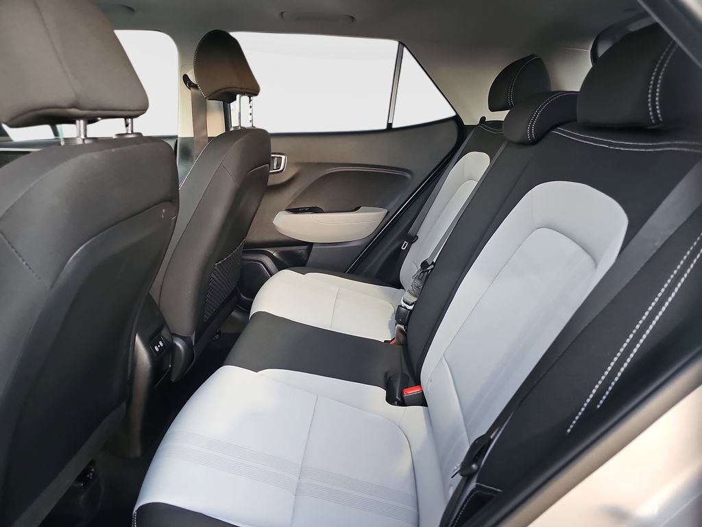 Used 2025 Hyundai Venue SEL image 20