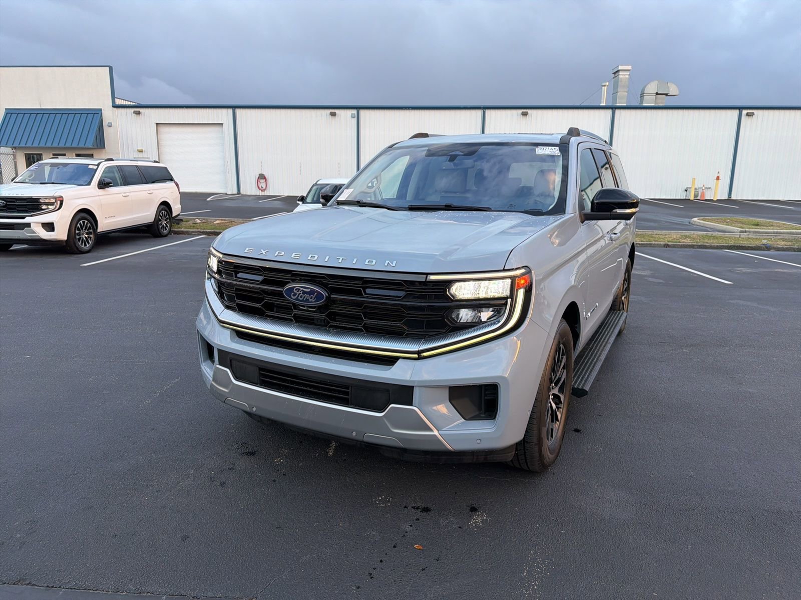 Used 2025 Ford Expedition Platinum image 19