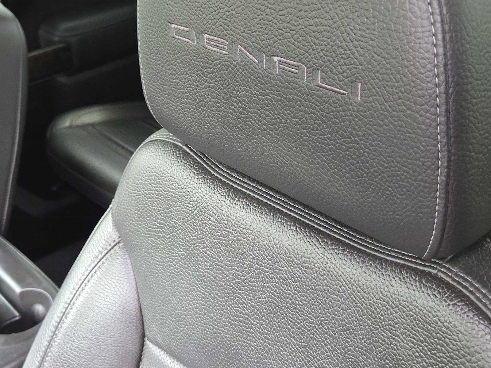 Used 2020 GMC Sierra 2500 Denali w/ Denali Ultimate Package AWD/4WD image 15