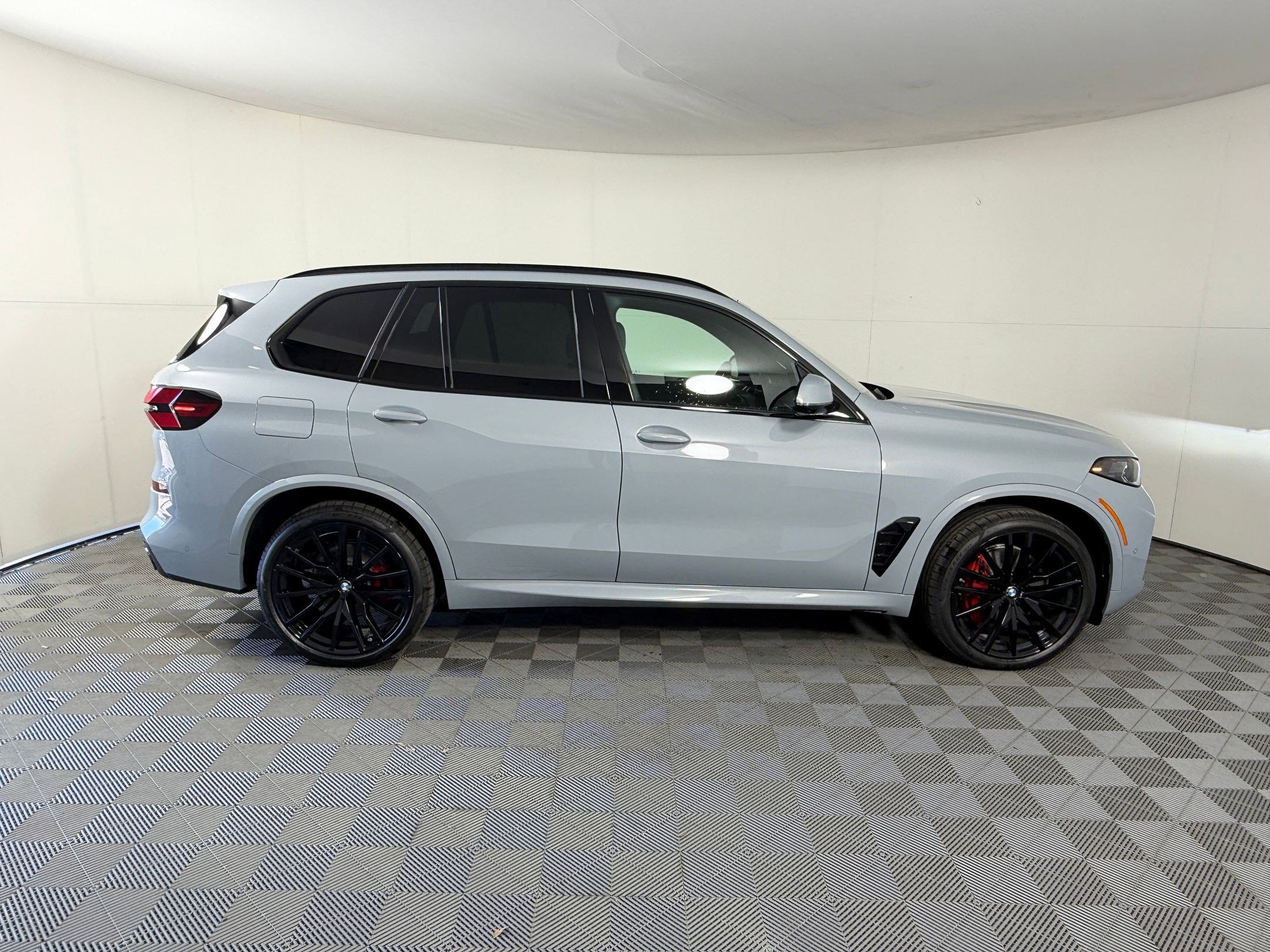 New 2026 BMW X5 sDrive40i w/ M Sport Package RWD image 8