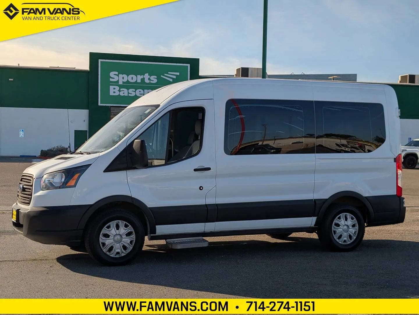 Used 2017 Ford Transit 150 XL RWD image 4