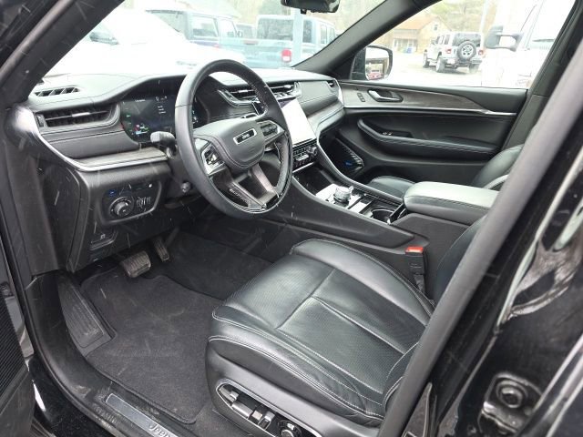 Used 2022 Jeep Grand Cherokee Overland w/ Advanced Protech Group III image 13