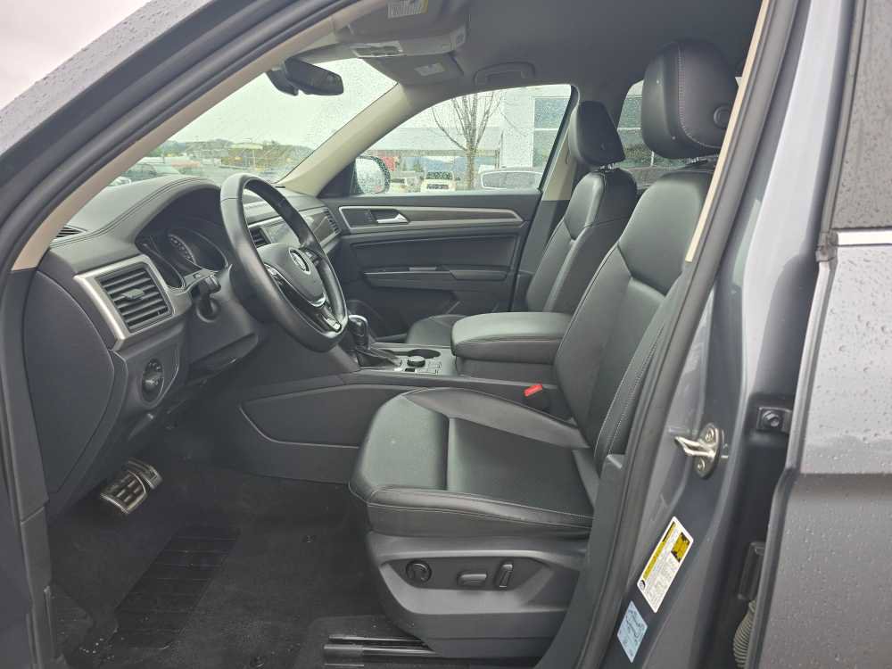 Used 2020 Volkswagen Atlas SE w/ Towing Package image 9