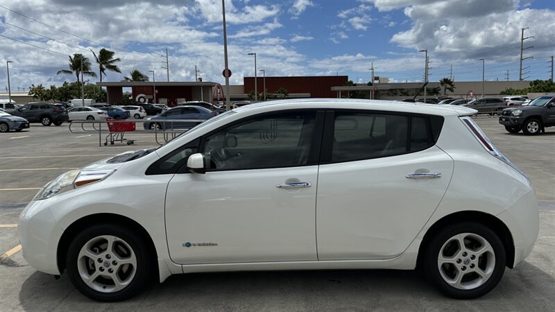 Used 2013 Nissan Leaf SV w/ LED & Quick Charge Pkg FWD image 2