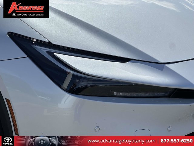 Used 2023 Toyota Prius LE AWD/4WD image 12