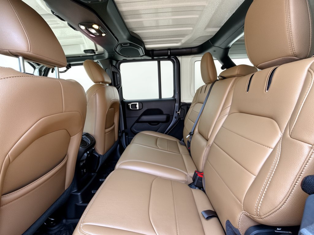 Used 2023 Jeep Wrangler Unlimited Sahara w/ Cold Weather Group AWD/4WD image 21