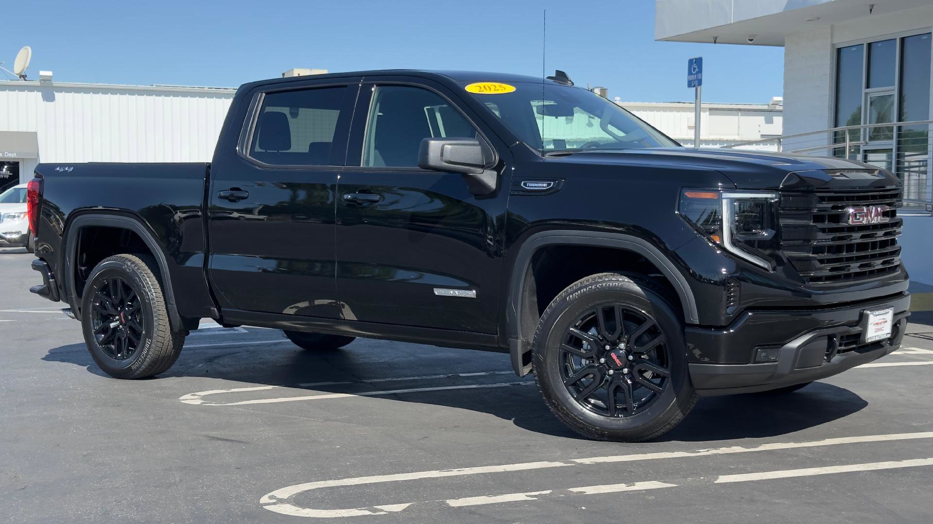 New 2025 GMC Sierra 1500 Elevation image 3
