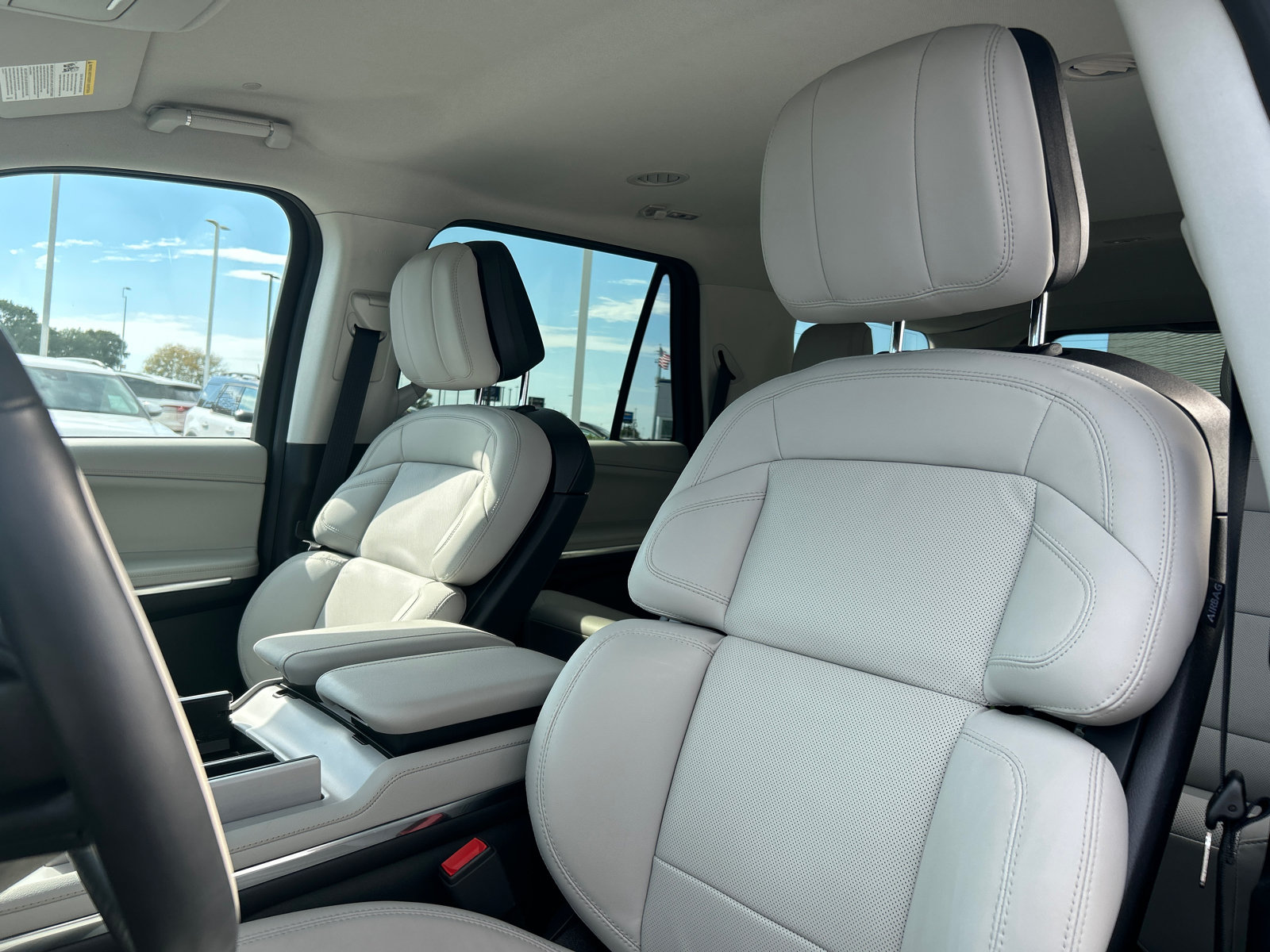 New 2026 Lincoln Navigator Premiere AWD/4WD image 29