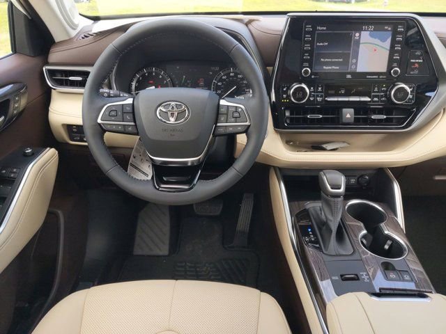 Used 2020 Toyota Highlander Limited FWD image 16