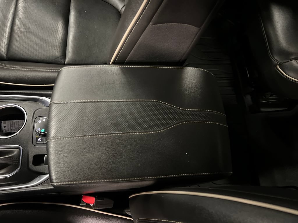 Certified 2022 Chevrolet Traverse Premier w/ LPO, Floor Liner Package AWD/4WD image 28