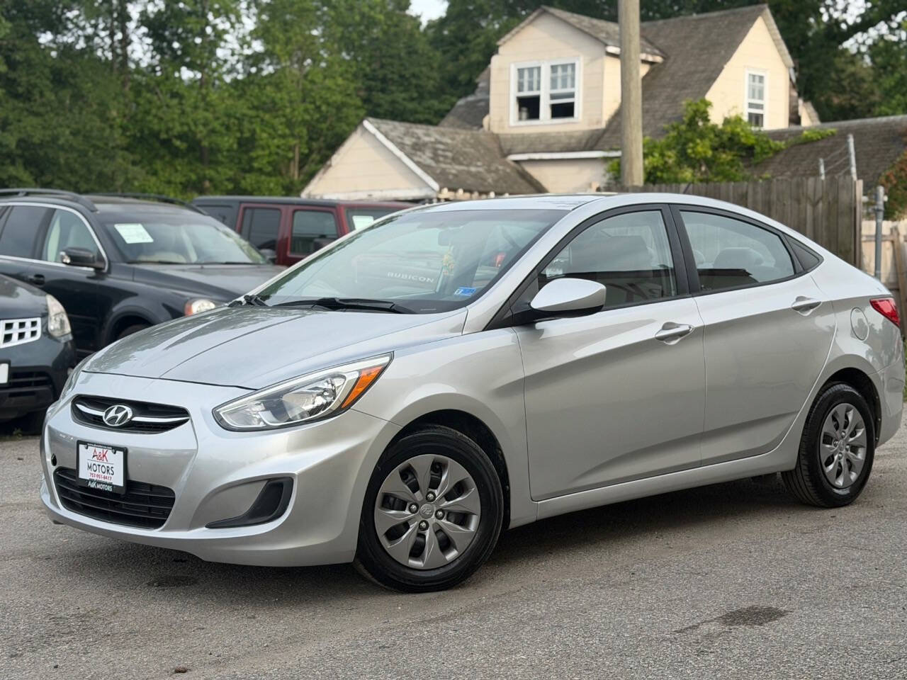 Used 2015 Hyundai Accent GLS FWD image 2