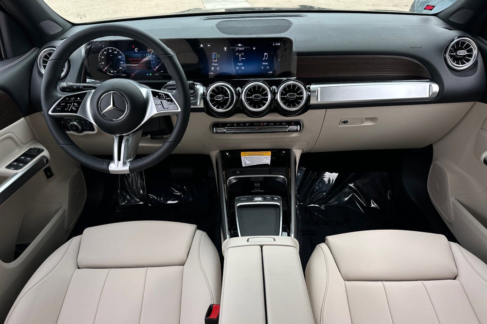 New 2026 Mercedes-Benz GLB 250 image 2