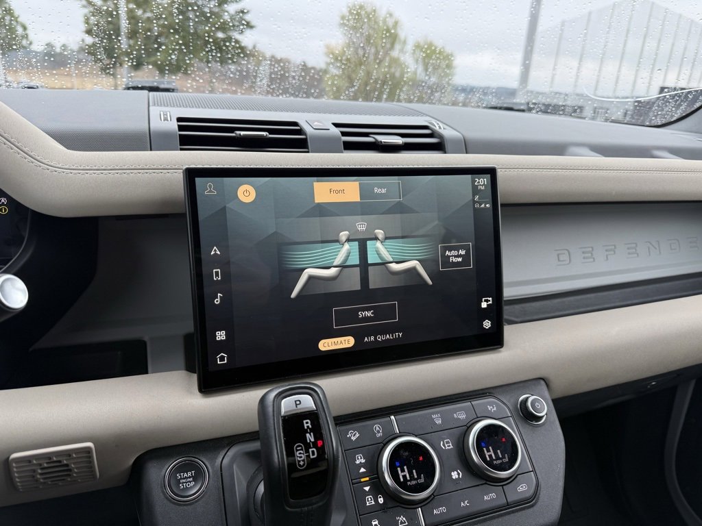 Used 2023 Land Rover Defender 130 X-Dynamic SE image 16