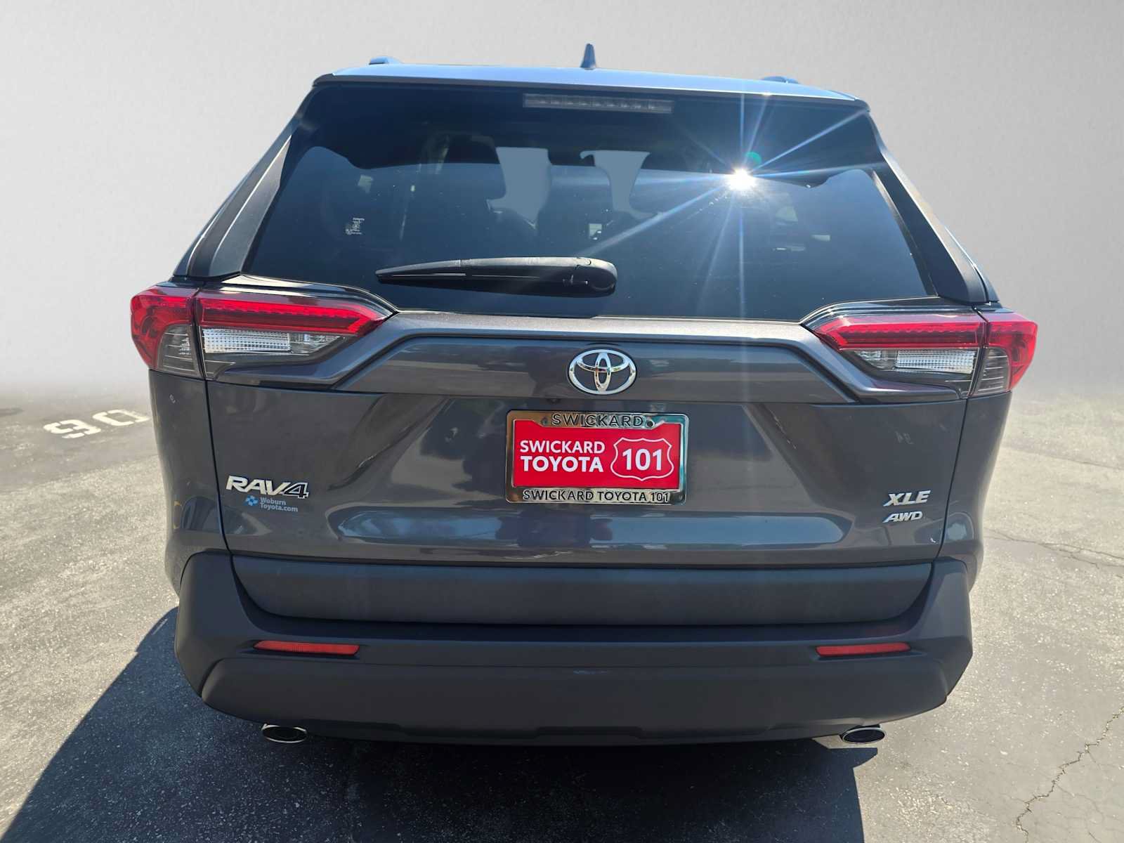 Used 2020 Toyota RAV4 XLE w/ Convenience Package AWD/4WD image 4