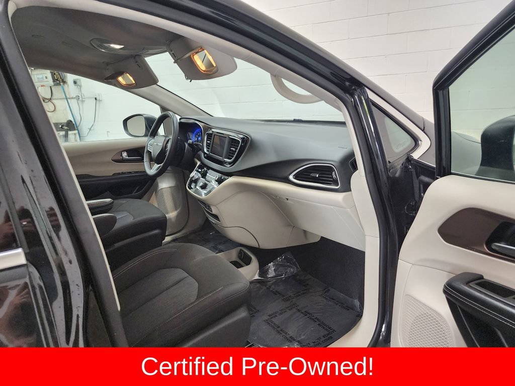 Certified 2022 Chrysler Voyager LX FWD image 32