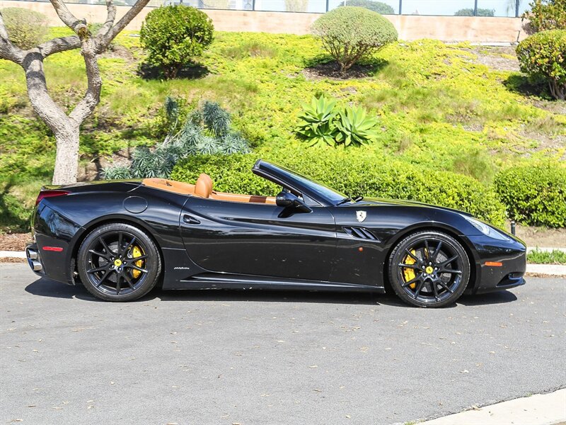 Used 2010 Ferrari California RWD image 6