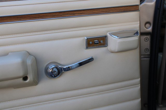 Used 1990 Jeep Grand Wagoneer image 72