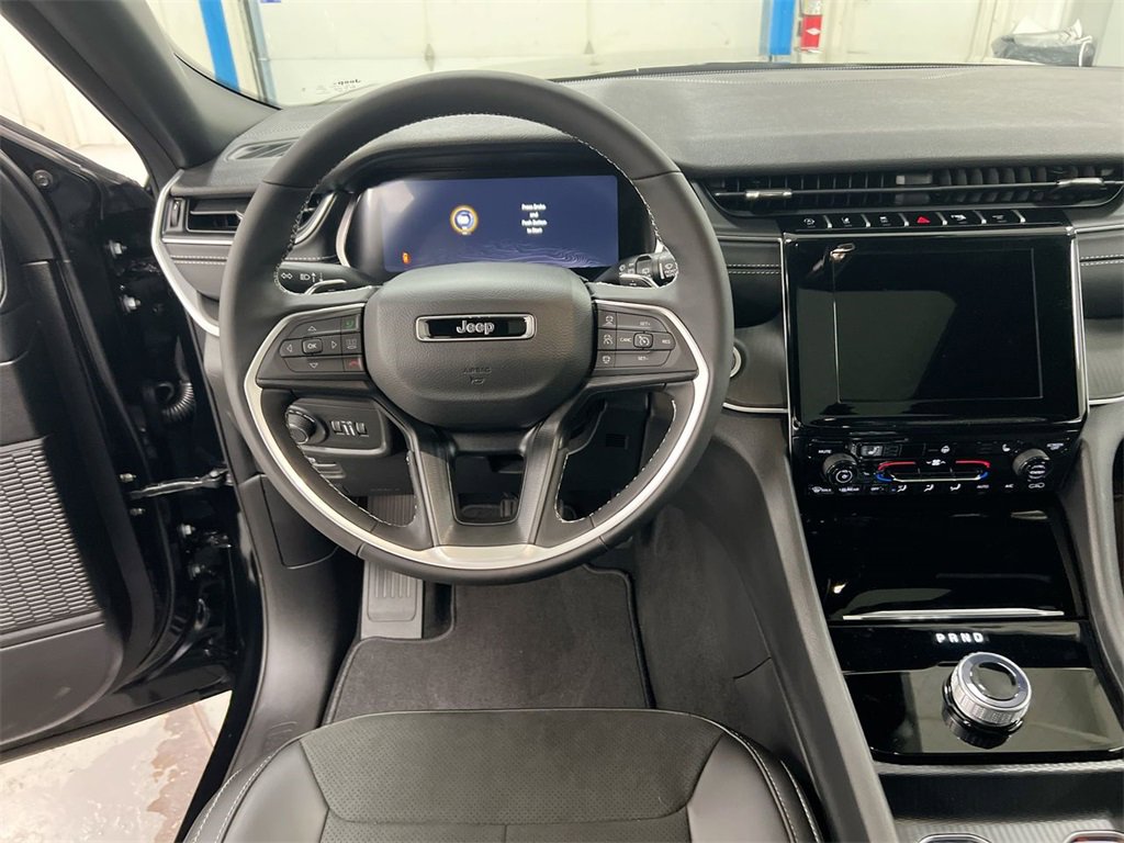 New 2025 Jeep Grand Cherokee Altitude image 20