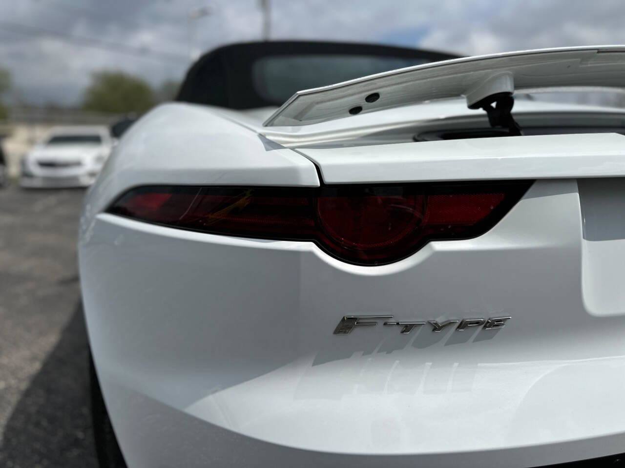 Used 2019 Jaguar F-TYPE Convertible RWD image 9