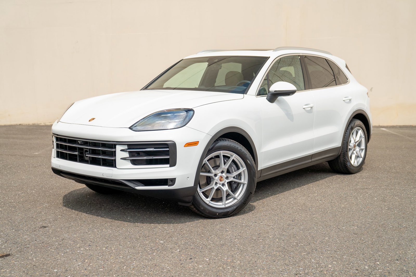 Used 2025 Porsche Cayenne image 1