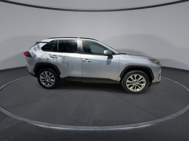 Used 2019 Toyota RAV4 XLE Premium FWD image 9