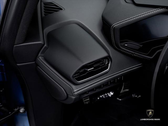 Used 2023 Lamborghini Huracan EVO RWD image 30