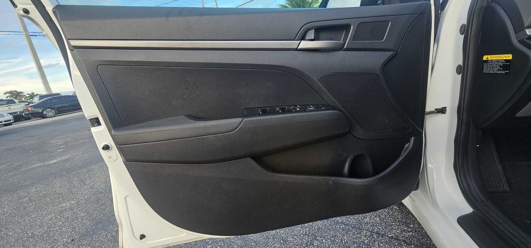 Used 2018 Hyundai Elantra SE FWD image 13