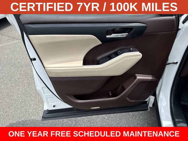 Used 2021 Toyota Highlander XLE AWD/4WD image 13