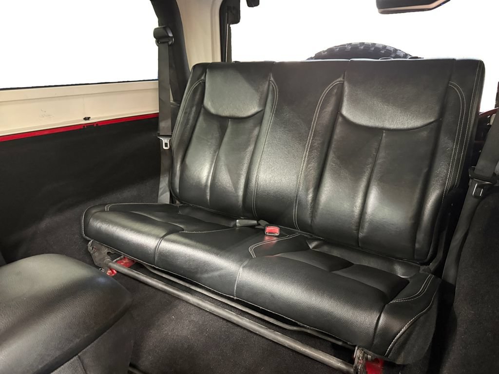 Used 2016 Jeep Wrangler Rubicon w/ Power Convenience Group AWD/4WD image 16